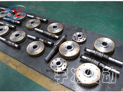 多头平面二次包络蜗轮副